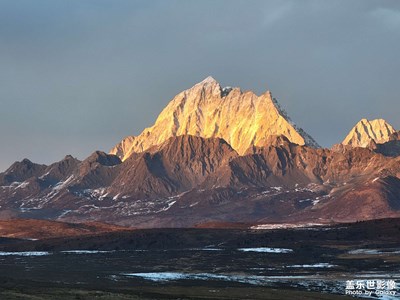 甘孜州康定鱼子西星空营地 看雅拉雪山