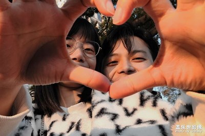 【街头】春天的第一场日光浴