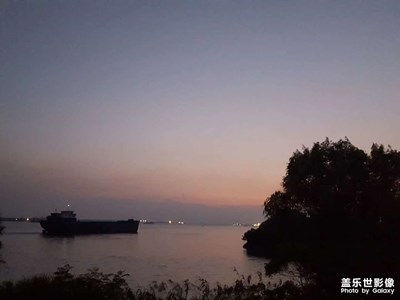 傍晚 河边