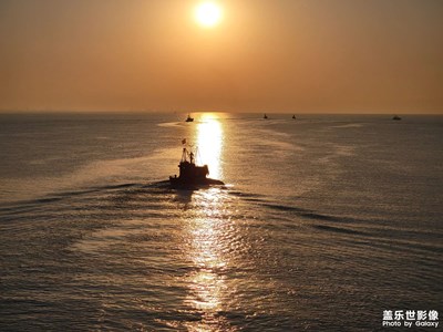 海边日出