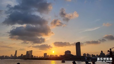 【与光影同行】  浦江～白云☁，夕阳，灯光