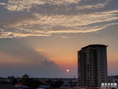 夏日傍晚，瞬息万变