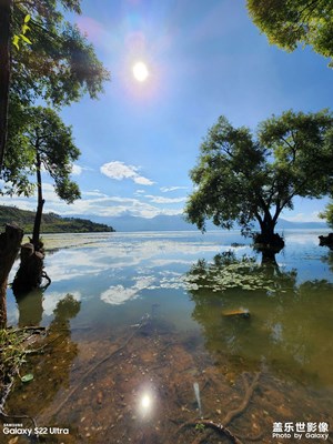 湖光十色