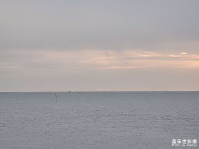 海上日出