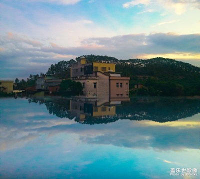 一面镜子的神奇之旅