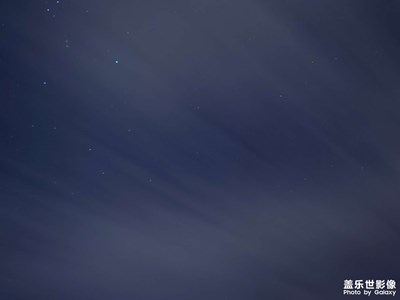 纵使身处黑暗，抬头依然有光