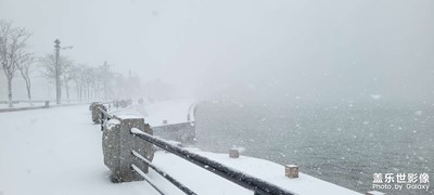 雪后的海边