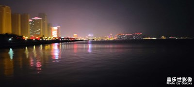 夜晚的海边