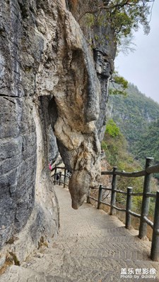 悬崖峭壁
