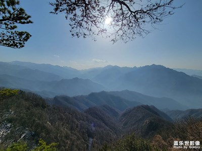 周末爬山越岭