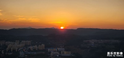 夕阳西下，断肠人在天涯