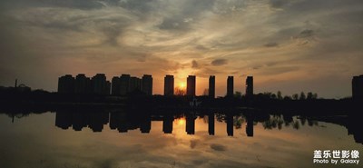 湖光石色