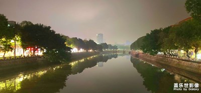 沿河夜景