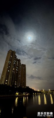 中秋月色，夜朦胧。