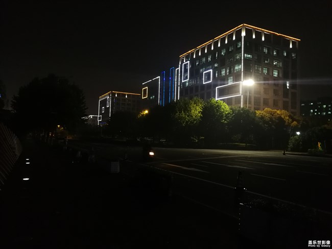 三星note8和华为P10plus夜景对比图，