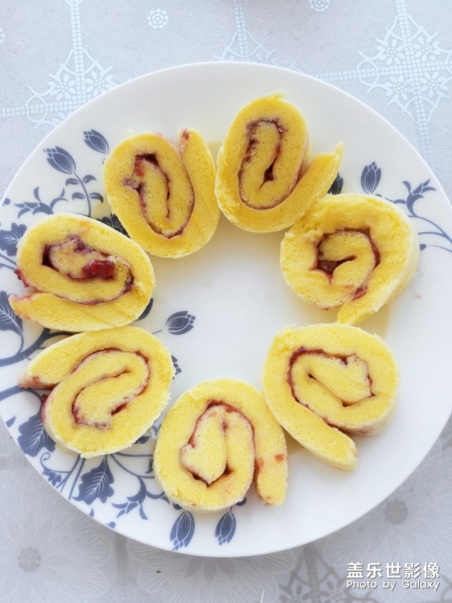 【今日份美食】树莓酱配黄蛋卷