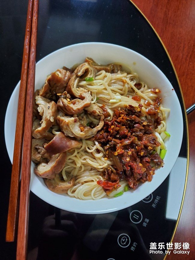 全球首家独创老干妈香菜大肠面