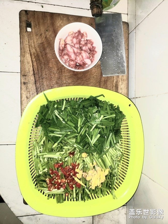 想吃，自己造！之【黎蒿炒腊肉】