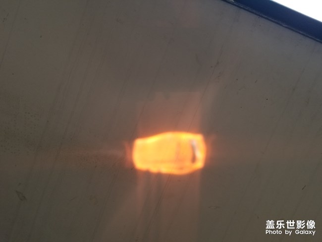 s10+皓玉白阳光下影子金色影子蛮好看