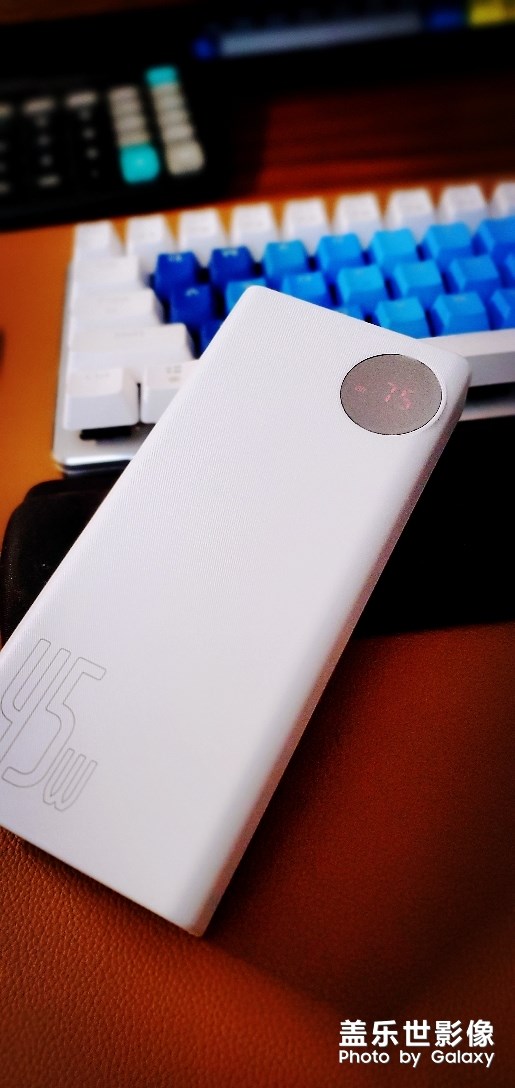 入了一个倍思45w充电宝