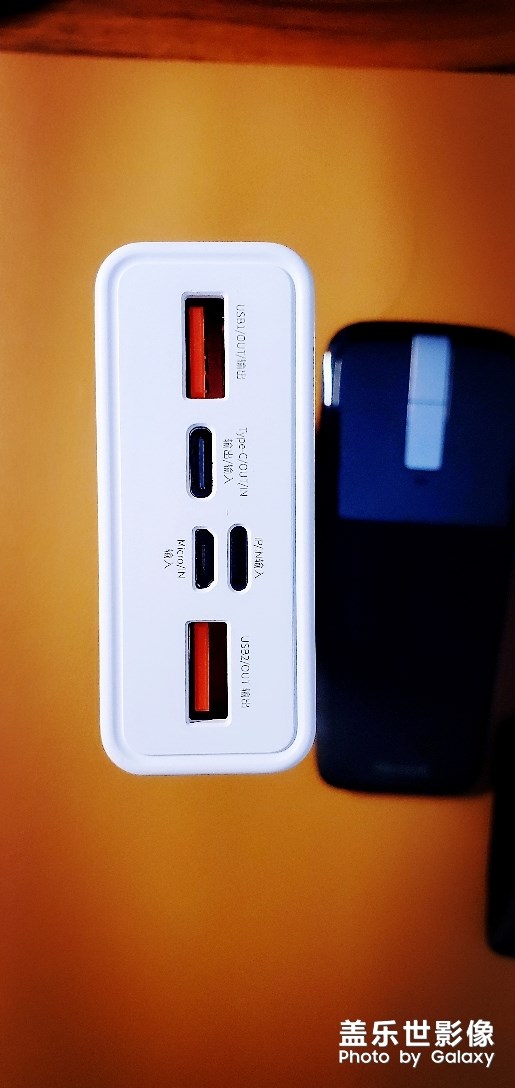 入了一个倍思45w充电宝