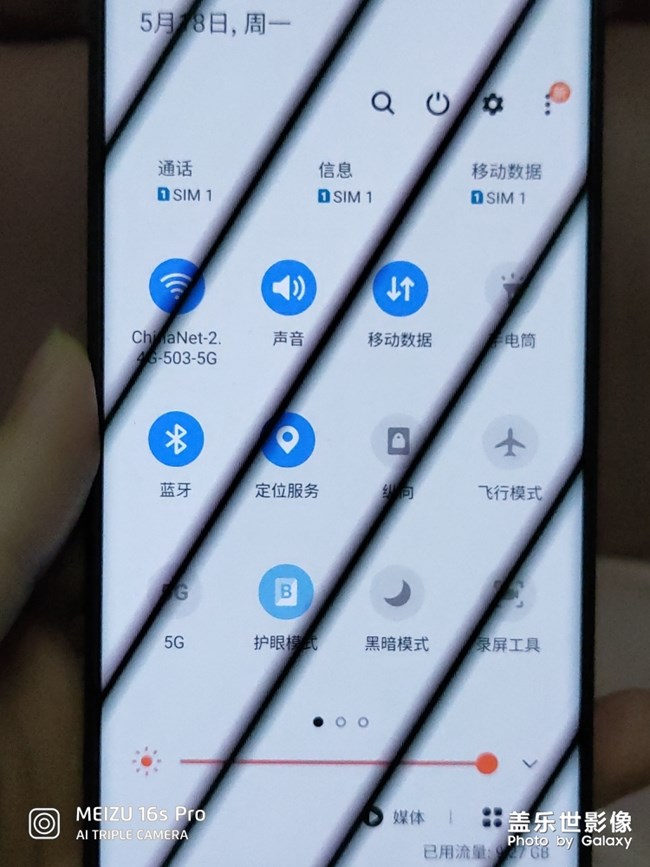 100%亮度也是pwm调光，真的闪瞎眼。。