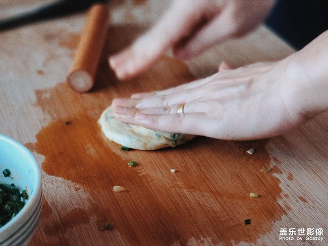 中午吃点葱油饼吧