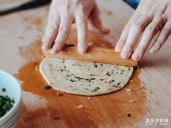 中午吃点葱油饼吧