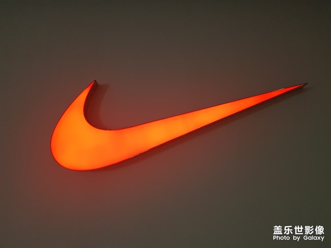 没看上鞋子就拍张照片吧