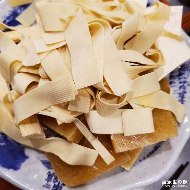 暖餐相伴冬日温暖铜炉火锅