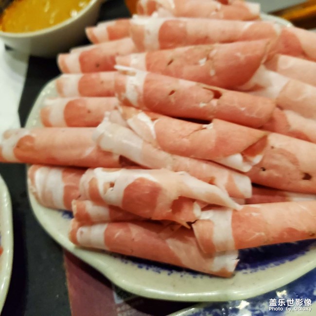 暖餐相伴冬日温暖铜炉火锅