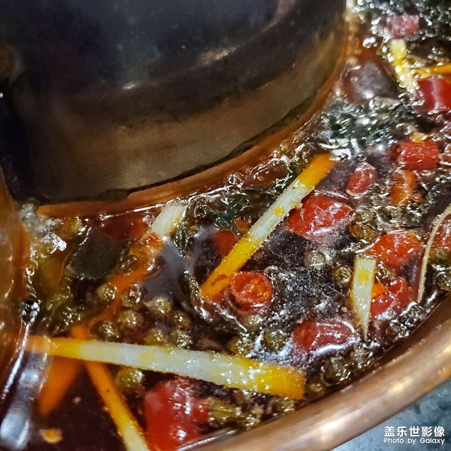 暖餐相伴冬日温暖铜炉火锅