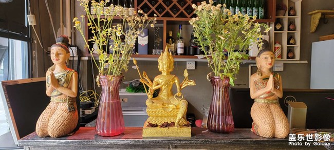 品尝泰国美食、泰式蒜香炸鱼、冬荫功海鲜