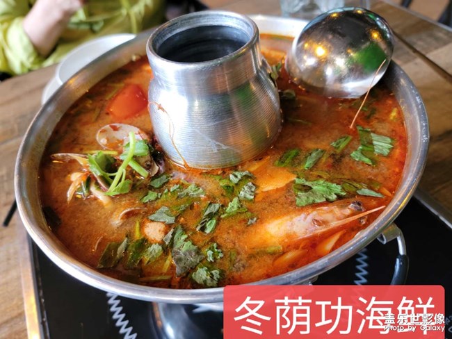 品尝泰国美食、泰式蒜香炸鱼、冬荫功海鲜