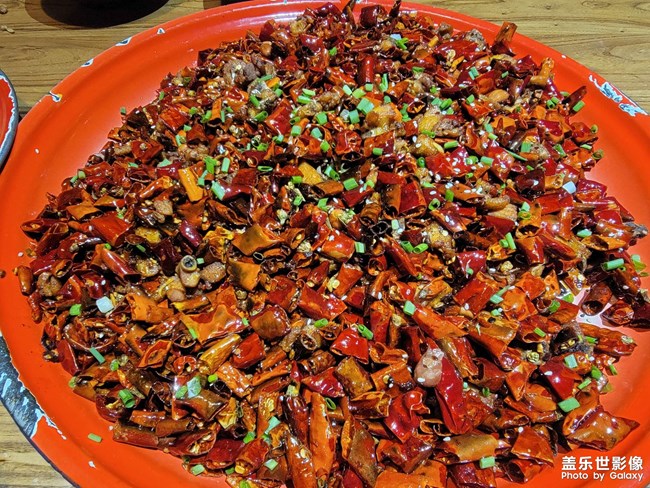 含笑半步癫小酒馆