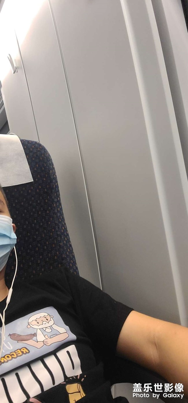 又怕吵，又怕安静。
