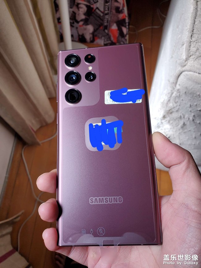 来了，说好给我换白色的呢