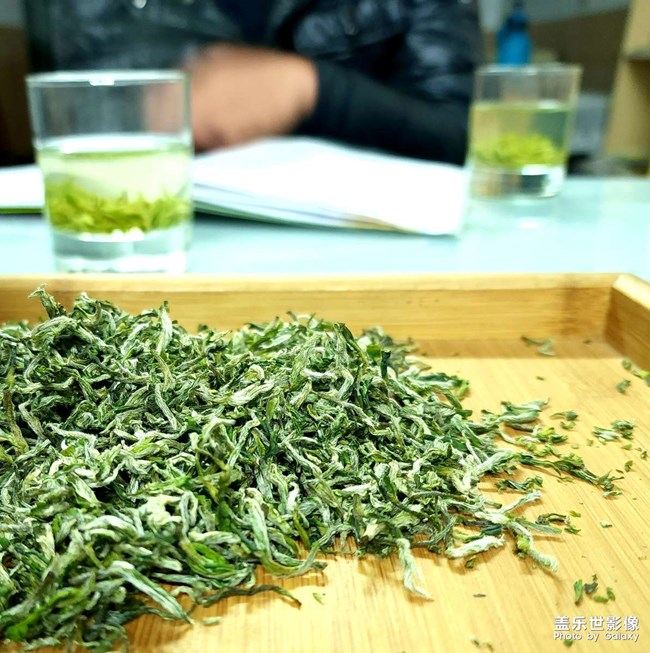 拍照解析度不行，画面觉得模糊。