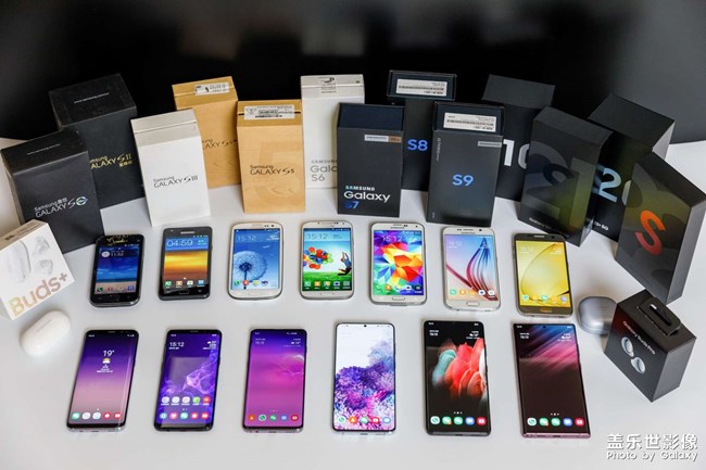 把十三部盖乐世手机放一起拍一个全家福