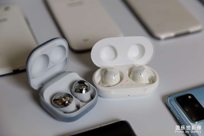 把十三部盖乐世手机放一起拍一个全家福