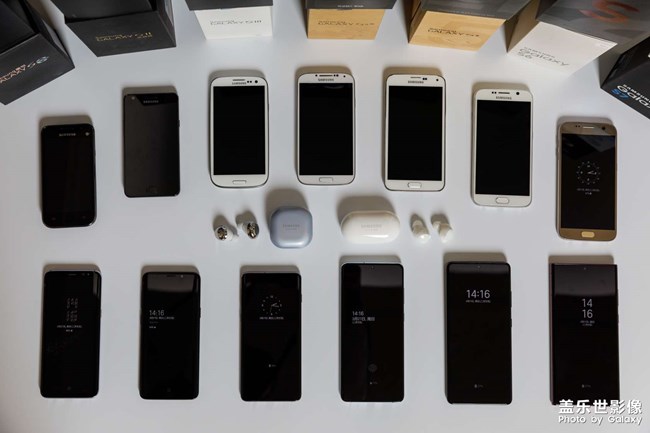把十三部盖乐世手机放一起拍一个全家福