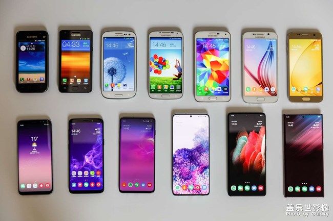 把十三部盖乐世手机放一起拍一个全家福