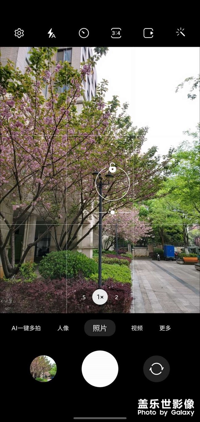 请问拍照的时候，这个对焦的锁的图标是啥意思