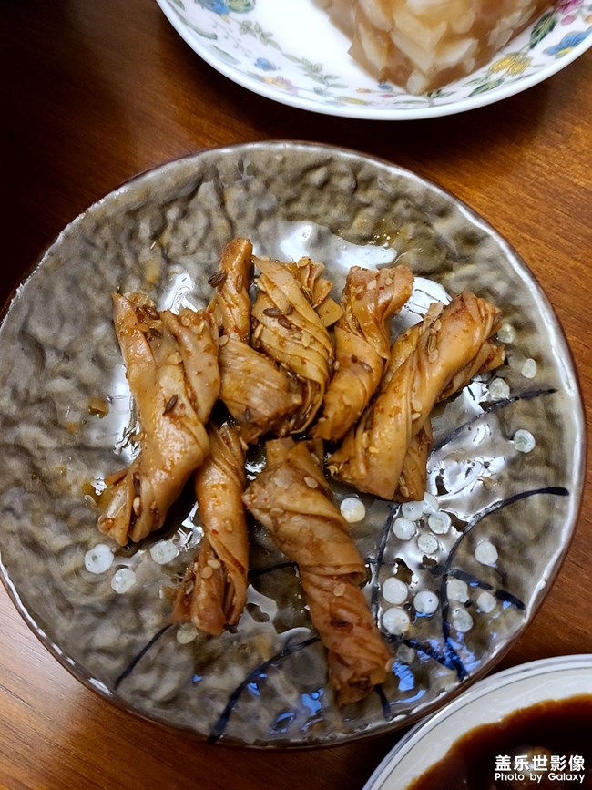 饿了，对付一口