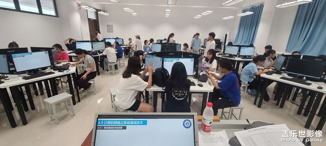 三尺讲台，为学为师