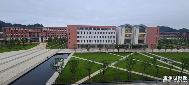 三尺讲台，为学为师