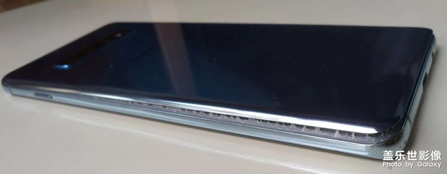 三星手机S10+后盖开胶