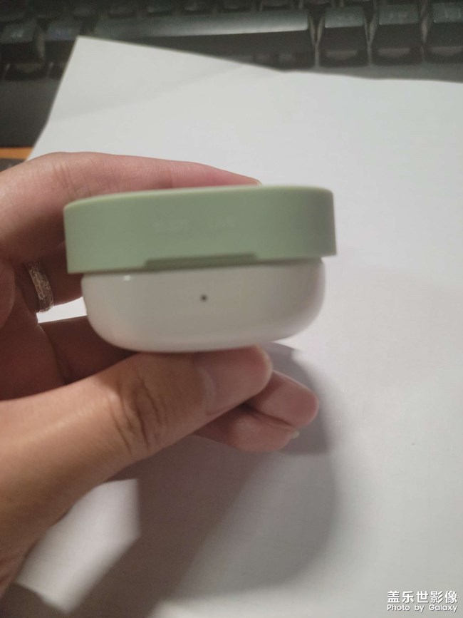 谁能告诉我budslive保护壳怎么取掉啊？