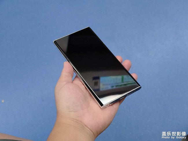 我的三星s22ultra用上了满屏的原厂膜。。。