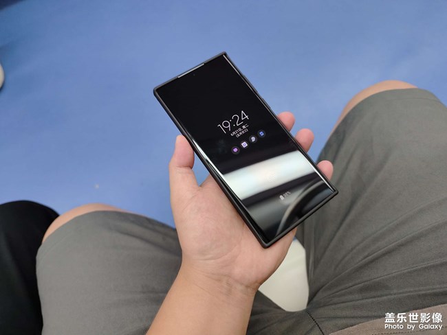 我的三星s22ultra用上了满屏的原厂膜。。。